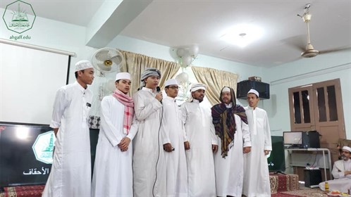 تحت شعار دفاعا عن لغة الضاد مركز تعليم اللغة العربية للناطقين بغيرها بالتعاون مع إدارة الأنشطة بالجامعة يقيمان احتفالية بمناسبة اليوم العالمي للغة العربية (5)