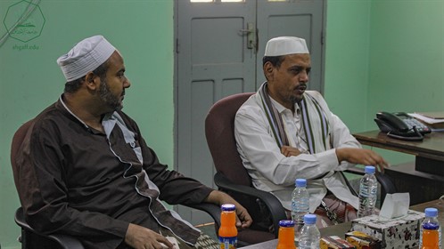جامعة الأحقاف تستقبل البروفيسور يحيى الحمزوري زين المعارف مدير معهد البهجة بإندونيسيا (4)